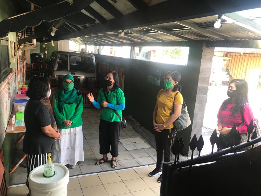 TP PKK DESA DAUH PURI KLOD GELAR GIAT EDUKASI DAN SOSIALISASI PROTOKOL KESEHATAN MENUJU TATANAN KEBI