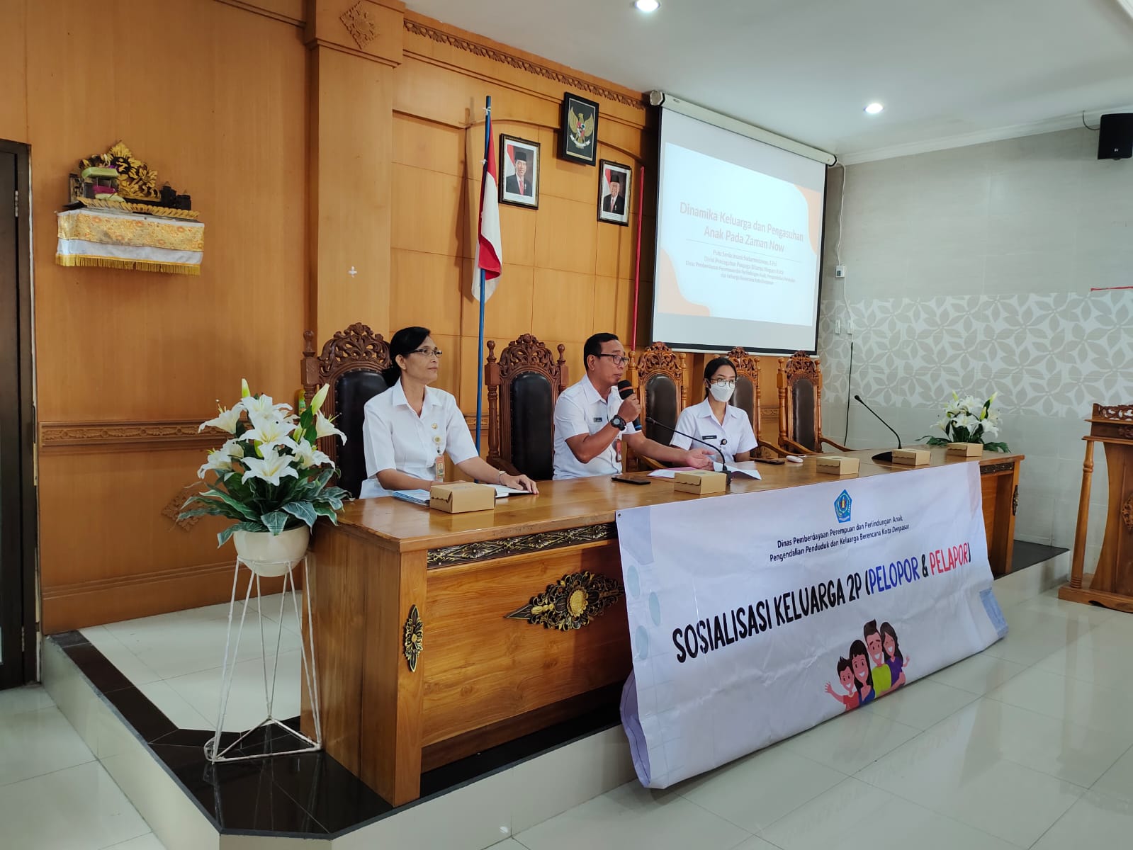 SOSIALISASI KELUARGA PELOPOR DAN PELAPOR DESA DAUH PURI KLOD