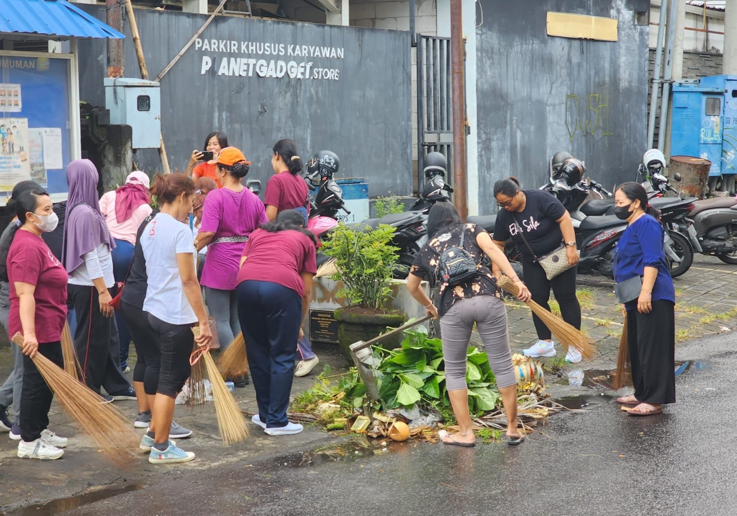 KERJA BAKTI SERENTAK MEMPERINGATI HUT KOTA DENPASAR KE-253