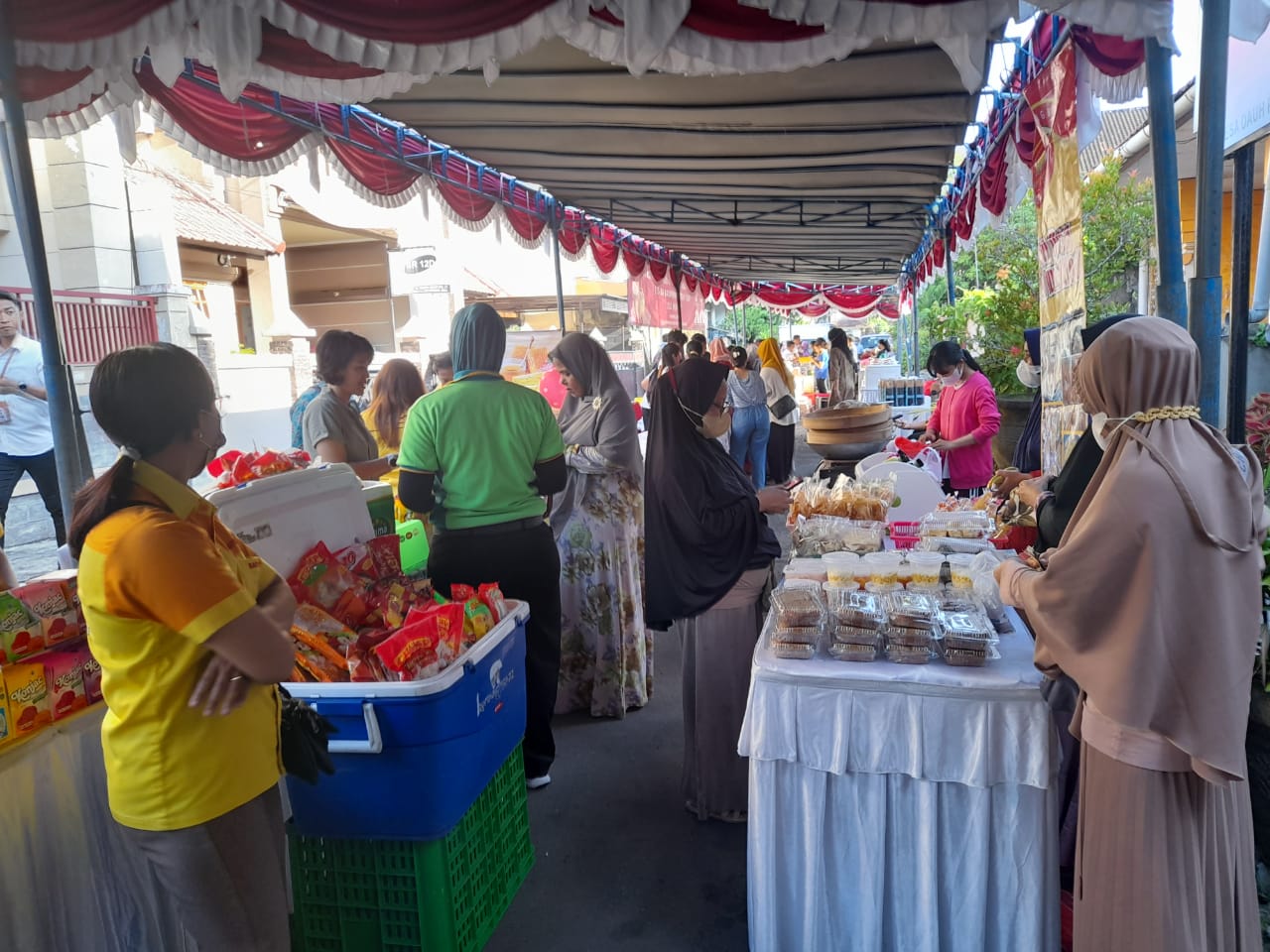 PELAKSANAAN PASAR MURAH DI KANTOR PERBEKEL DESA DAUH PURI KLOD