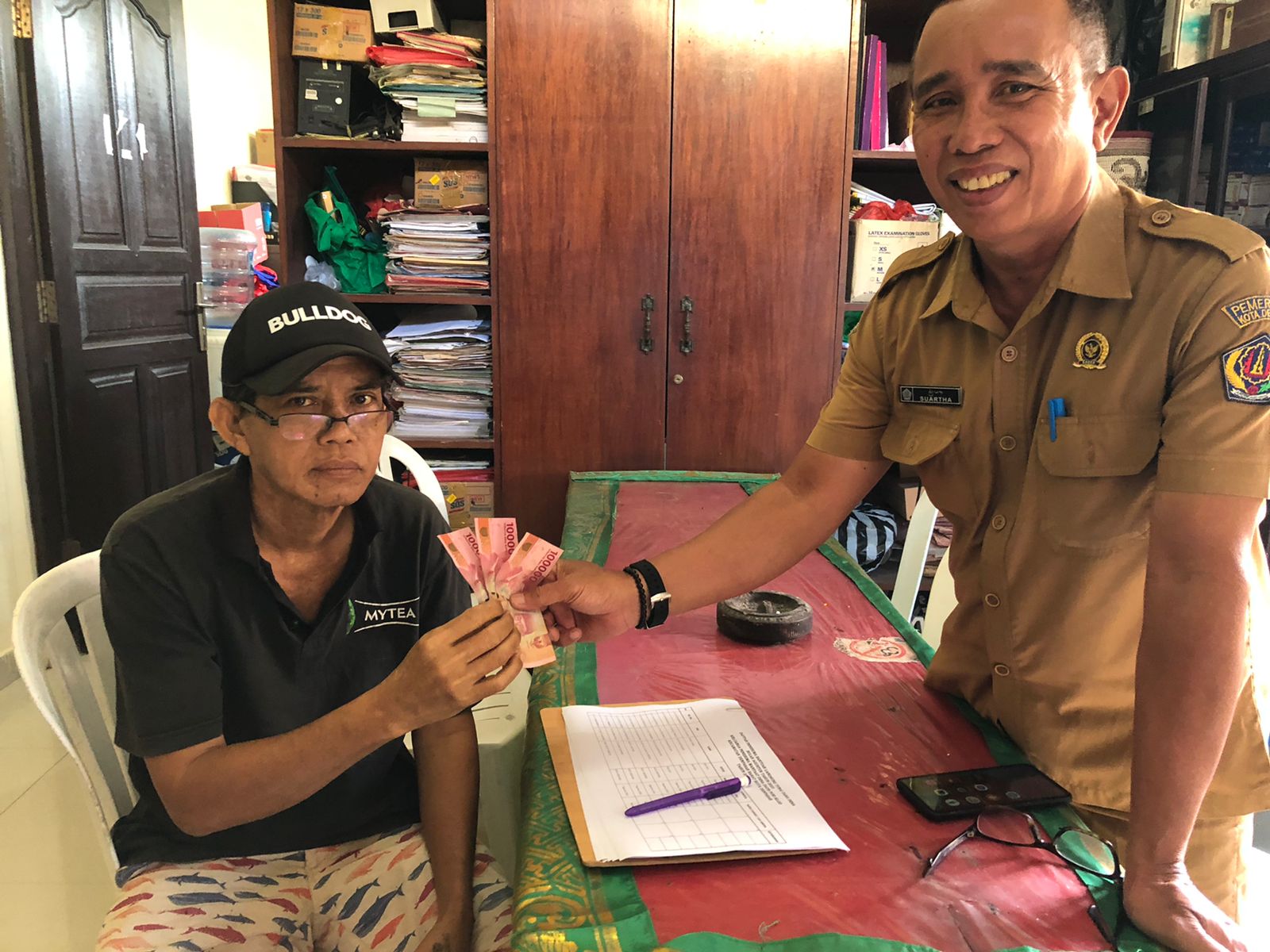 PENDISTRIBUSIAN BLT-DD DESA DAUH PURI KLOD BULAN AGUSTUS TAHUN 2023