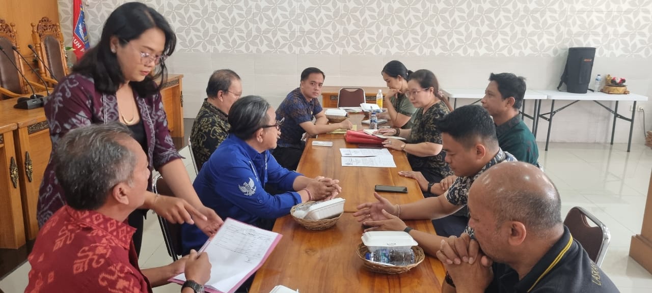 RAPAT PENUTUPAN PENGUMUMAN DAN VERIFIKASI BERKAS CALON KASI PELAYANAN DESA DAUH PURI KLOD